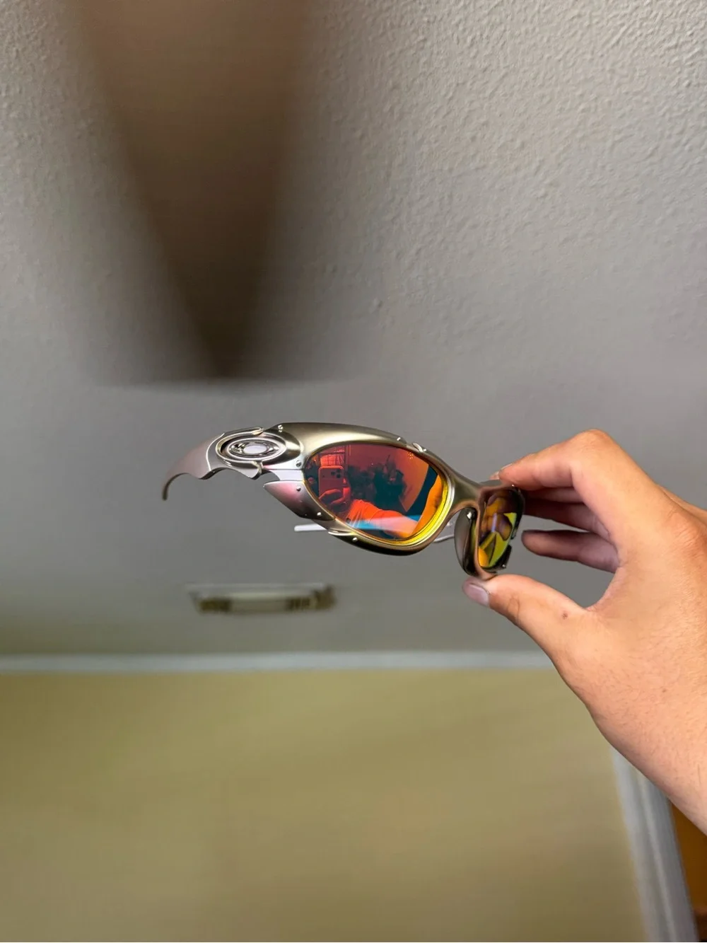Oakley Men’s Metallic Silver Frame Sunglasses with Red-Orange Mirrored Lenses